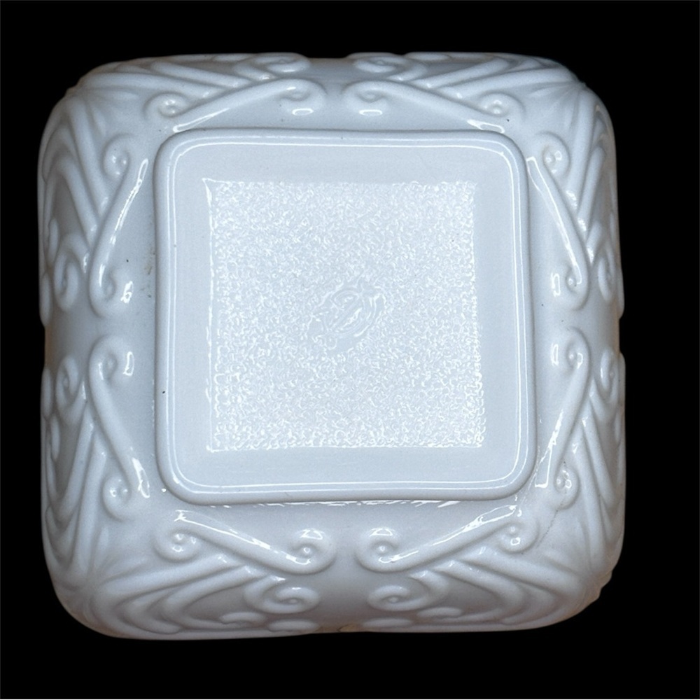 White milk glass Challinor & Taylor Scroll relish dish plate serving spoon rare - Picture 4 of 9